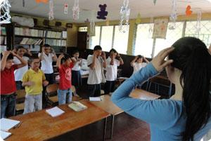 Winthrop students teaching English to Rocha students.