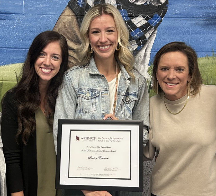 Ms. Lindsey Everhart received the Distinguished School Liaison Award!