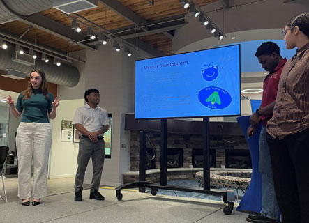 Glow team pitches their idea. 