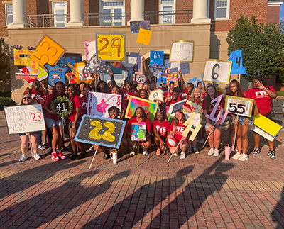 a group photo of first year experience students outside on campus